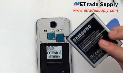 remove the galaxy s4 battery