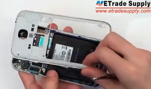 remove the galaxy s4 rear housing