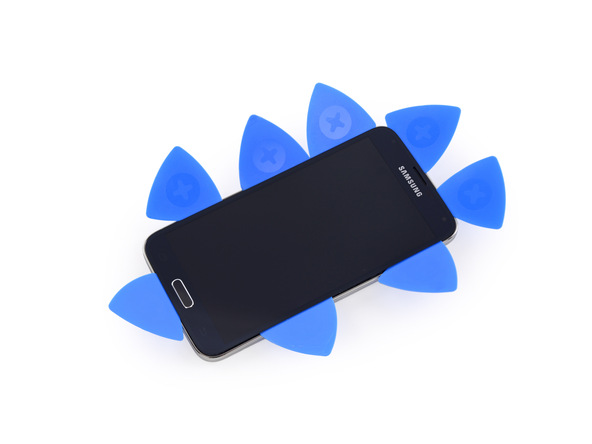 How to fix shattered Galaxy S5 screen Pry the screen out of the Galaxy S5