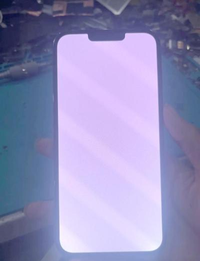Workaround for iPhone 13 white screen