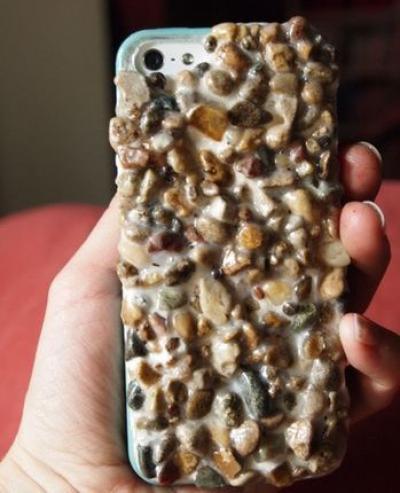 DIY: iPhone 5 Case Made from Stones