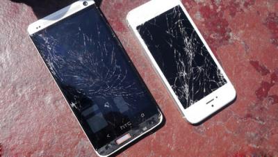 How to Fix the Cracked Screen on HTC One