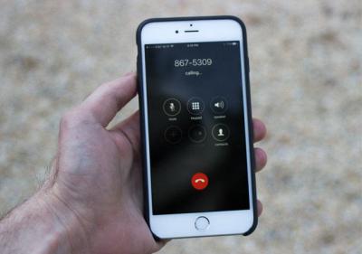 What's wrong with the sudden inability to make calls on the iPhone?