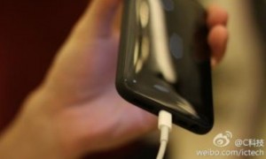 Low-cost iPhone To Come With Curved Design And Lightning Connector