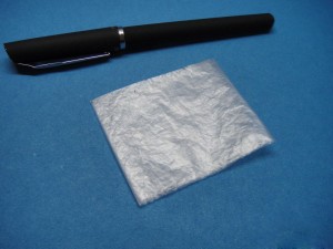 Cutting a Ziploc bag into a two-layer 4X4CM square