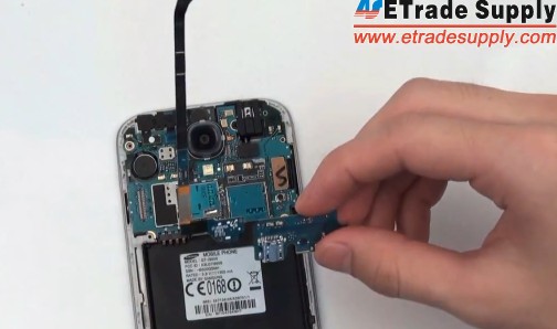 install the galaxy s4 charging port cable