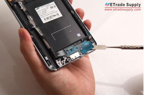 https://www.etradesupply.com/blog/wp-content/uploads/2013/10/remove-galaxy-note-3-USB-module.jpg