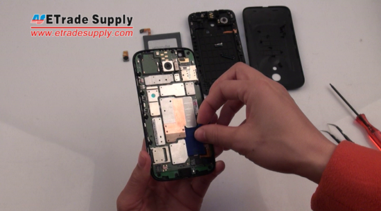 How to Disassemble Motorola Moto G to Repair Screen and Other Parts Remove the blue plastic cover of Moto G