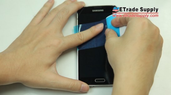 Use the dust-absorption sticker to clean galaxy s5 screen