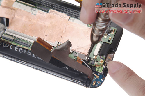 install-HTC-One-M8-motherboard