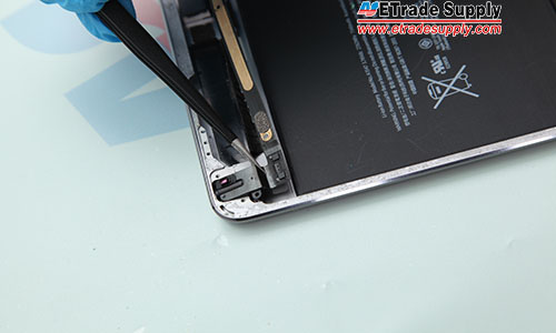 11.Remove the headphone jack flex cable assembly
