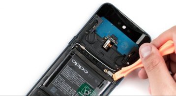 Release the battery connector