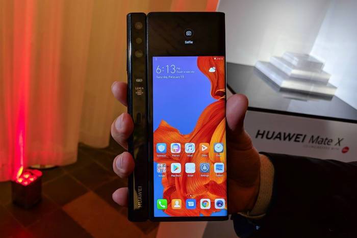 Huawei Mate X image with 3 cameras