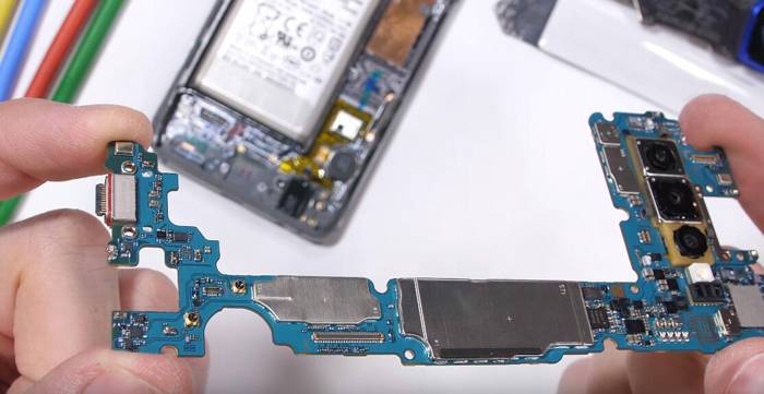 Samsung Galaxy S10 motherboard with chargingport