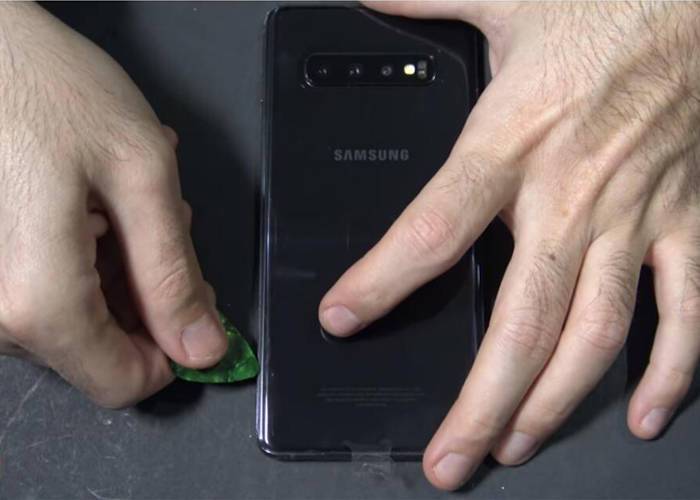 separate the Samsung s10 back plate and display screen