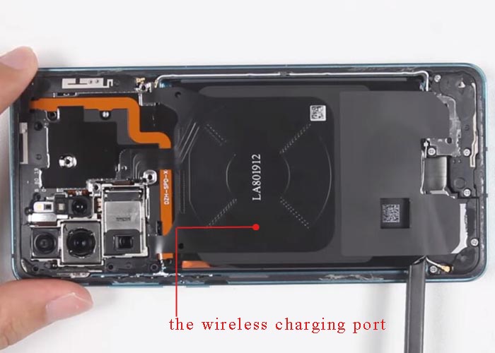 pray out Huawei P30 wireless charging port