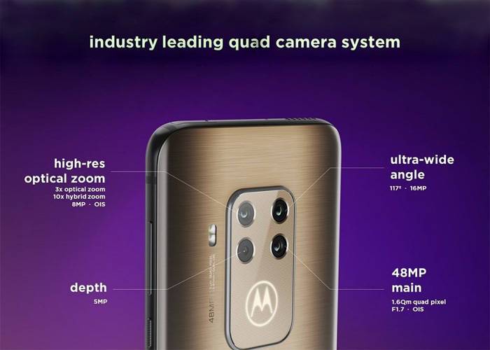 Motorola Moto One Zoom cameras