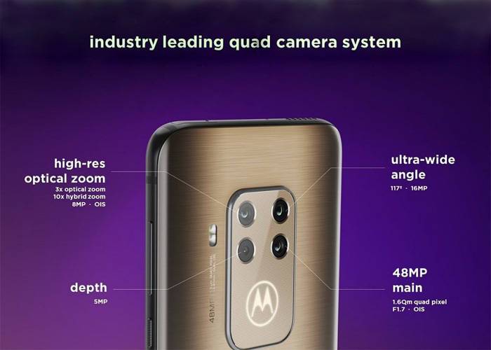 Motorola Moto One Zoom cameras