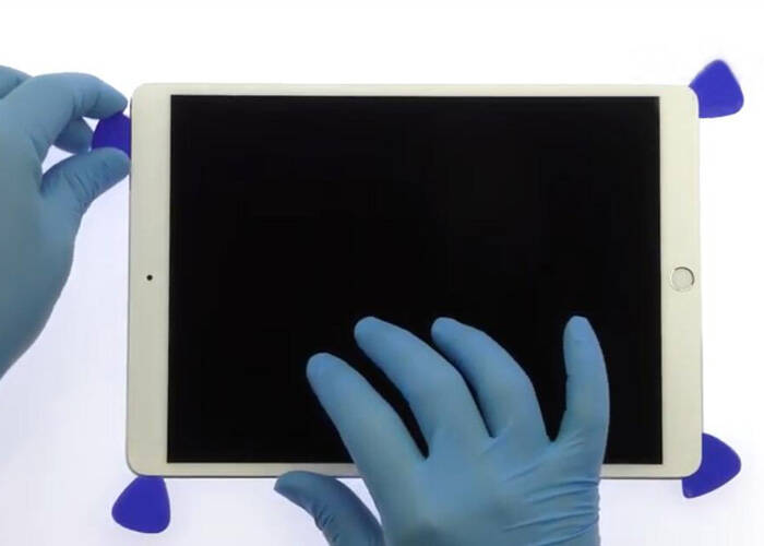 use plastic plectrum to separate the iPad screen