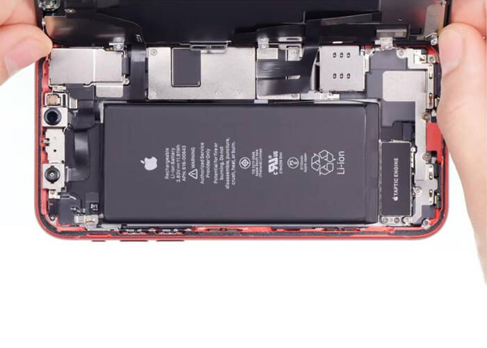 pry up the iPhone 11 display screen