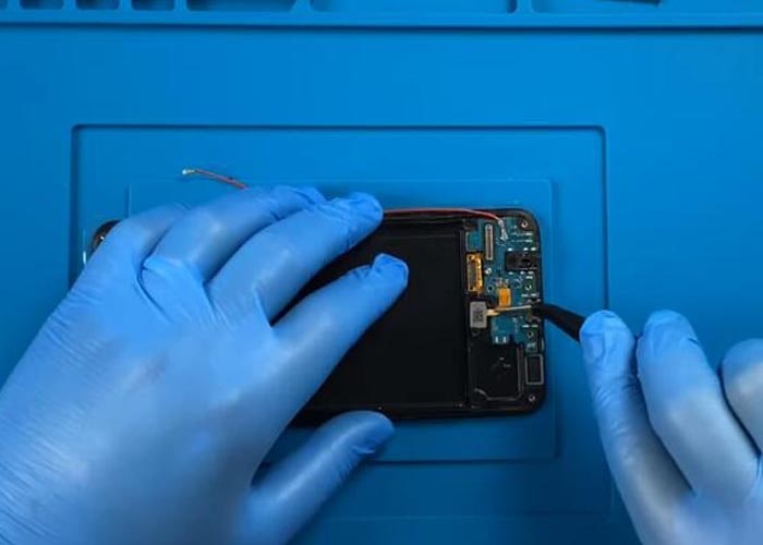 install the SUB board and the fingerprint sensor onto the new screen