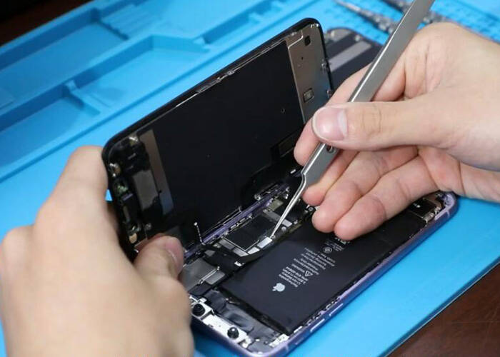 tear down the iphone and separate the display