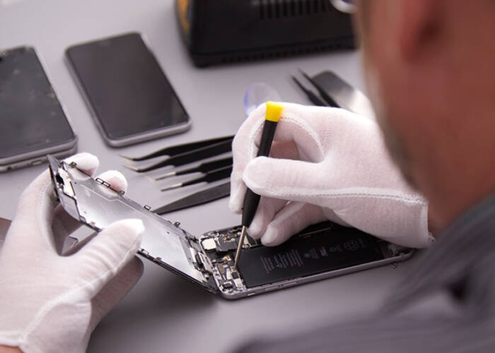 Fix the iPhone LCD screen backlight dim issue