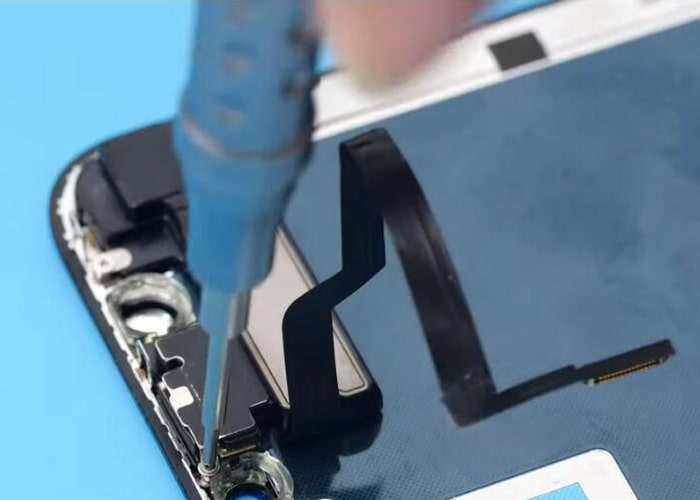  Install the ear speaker back to iPhone
